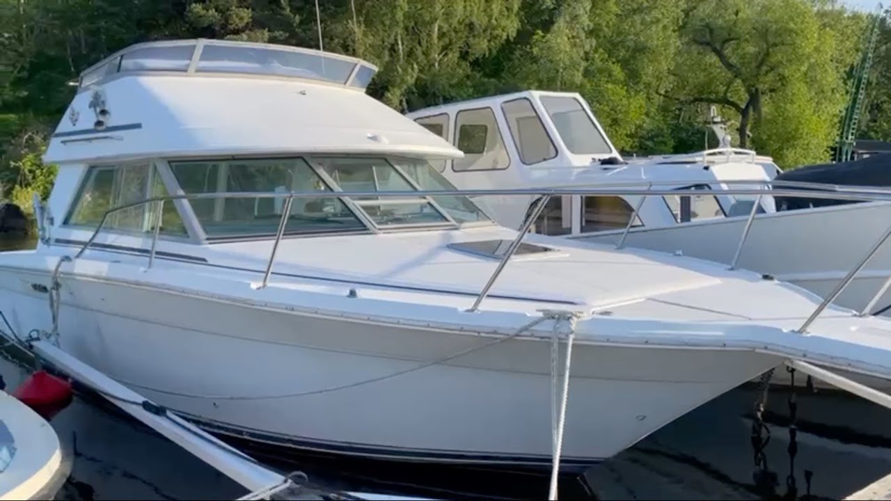 K&ouml;p B&aring;t Sea Ray 310 Sports bridge Albert Jack utan motorer p&aring; Klaravik