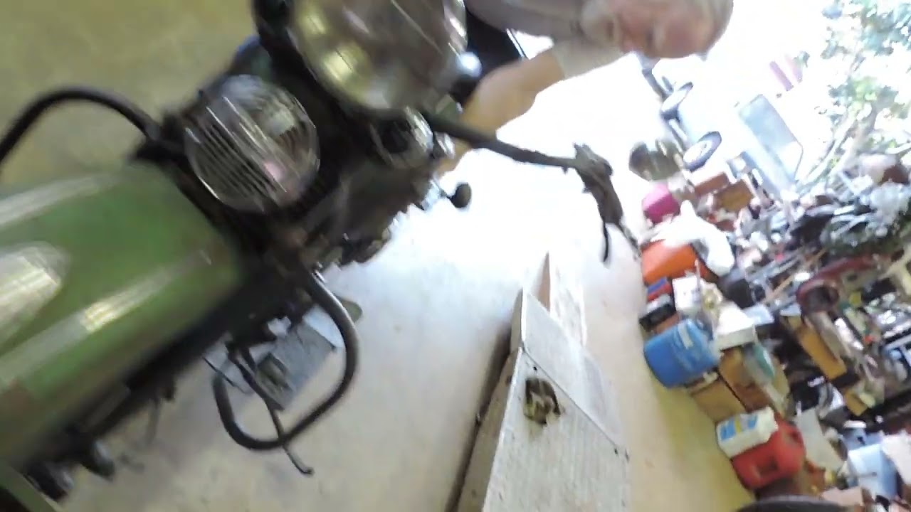 How to kickstart an old 1938 Harley Davidson Knucklehead Motorcycle