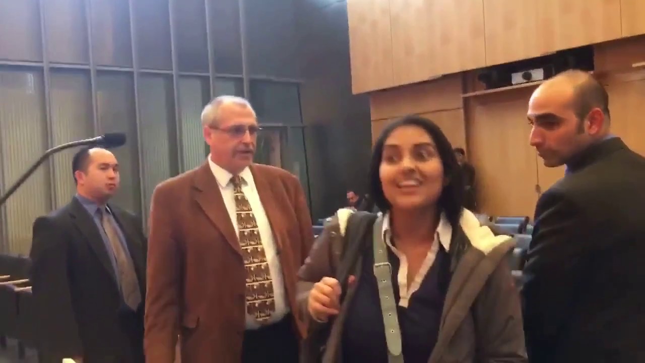 BETTER VIEW : Zarna Joshi (Hugh Mungus lady) Kicked Out after another Freakout