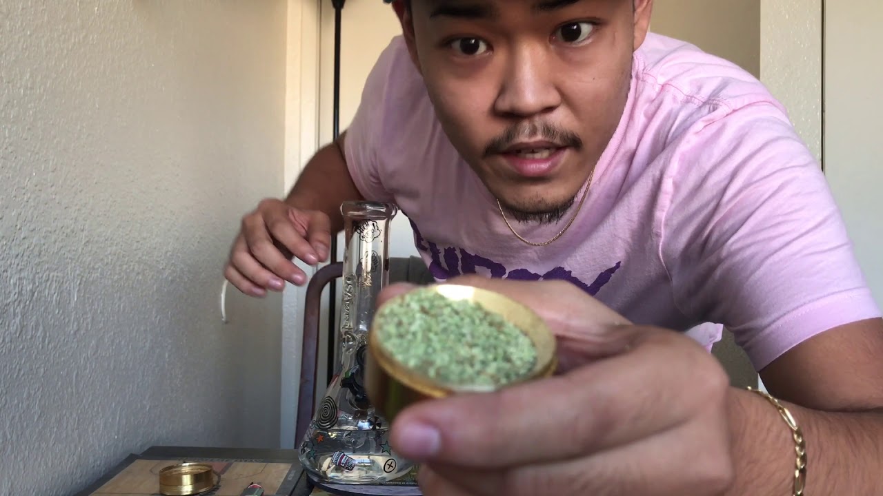 HALF GRAM BONG RIP!!!!