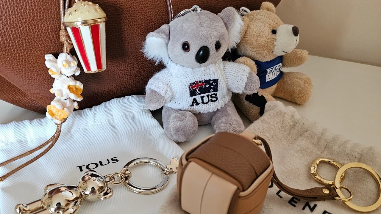 Charms para bolsos. Tendencias 2025, los Bag Charms o como adornar tu bolso