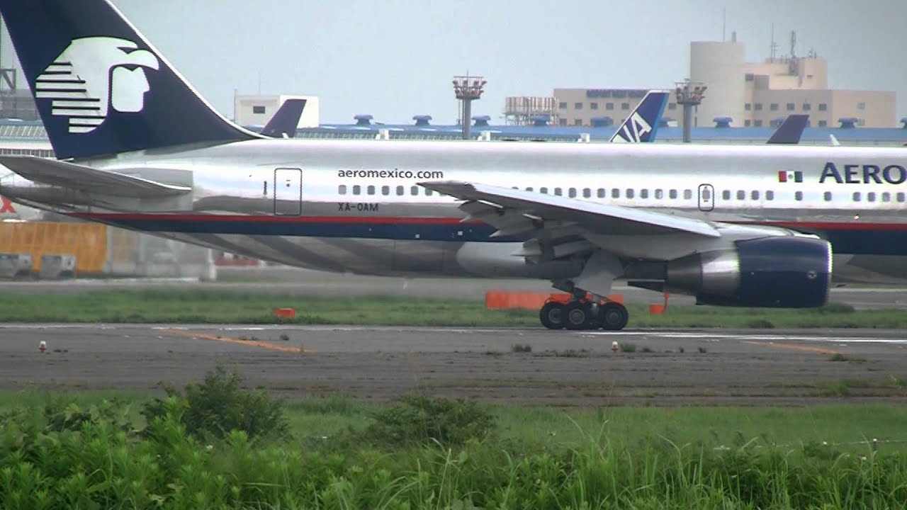 AeroMexico Boeing 767-200ER Smokey Take off at Narita