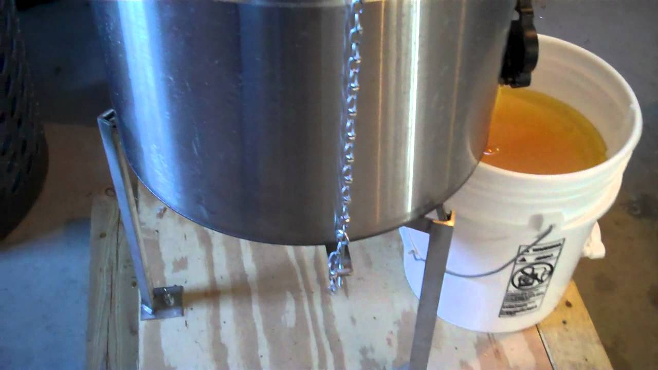 Extractor stand on casters