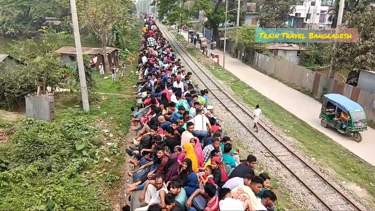 World Most Overloaded Train || Bangladeshi Local Train ||