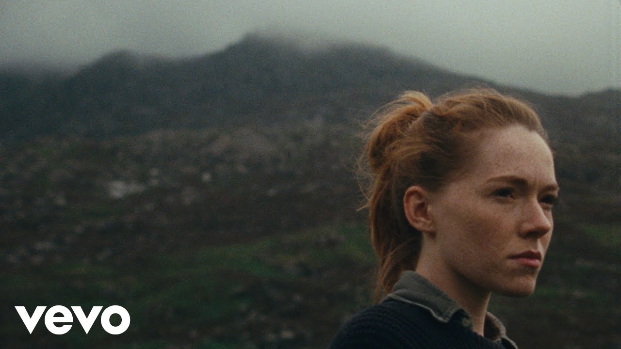 Rue Royale - Thrown By The Wind