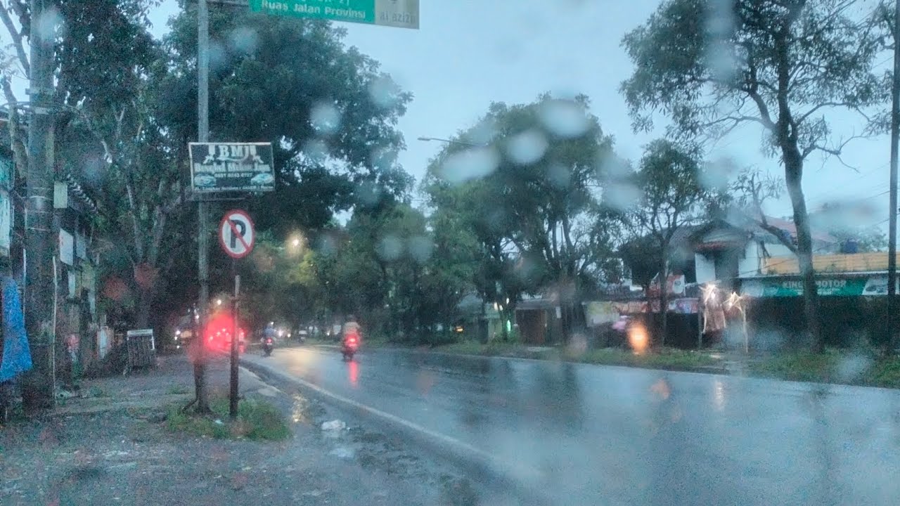 hujan badai nyari makan 🗿 #rain #travel #gasruk 