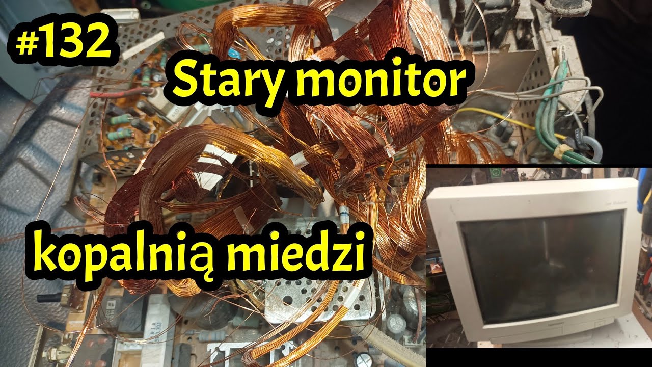 #132 Stary monitor 15
