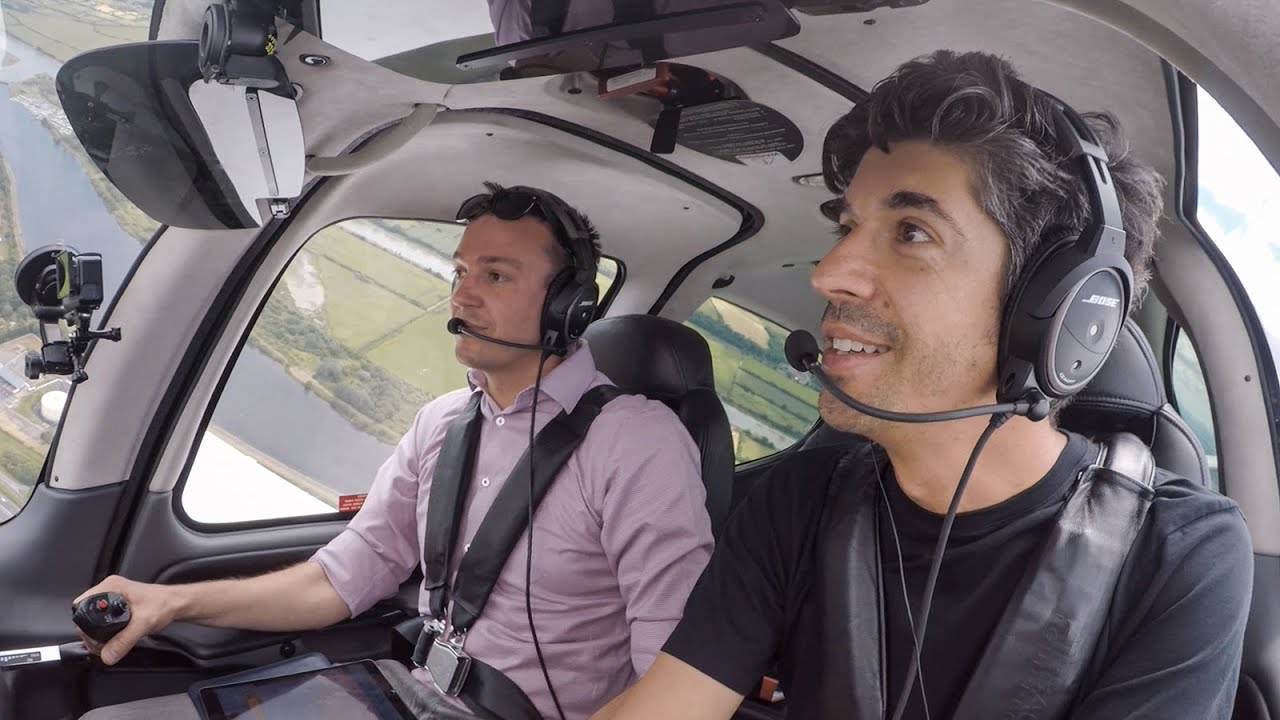 Flying the French coastline in a Cirrus SR20