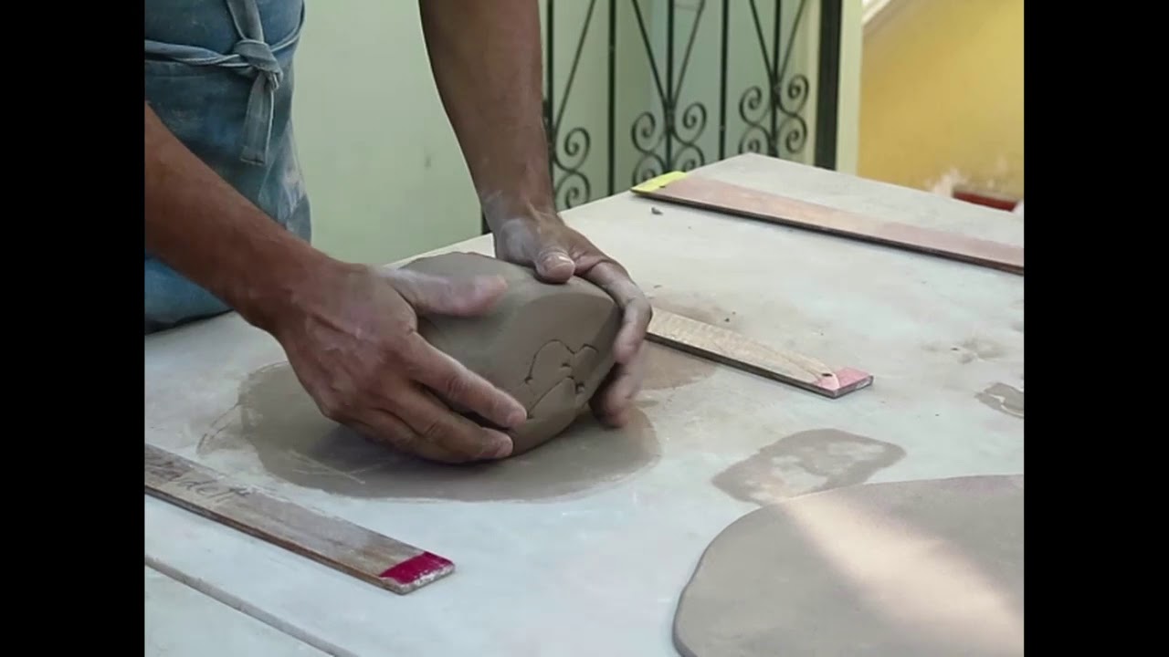 Cerámica. Cómo hacer placas o planchas en arcilla. Dos técnicas.