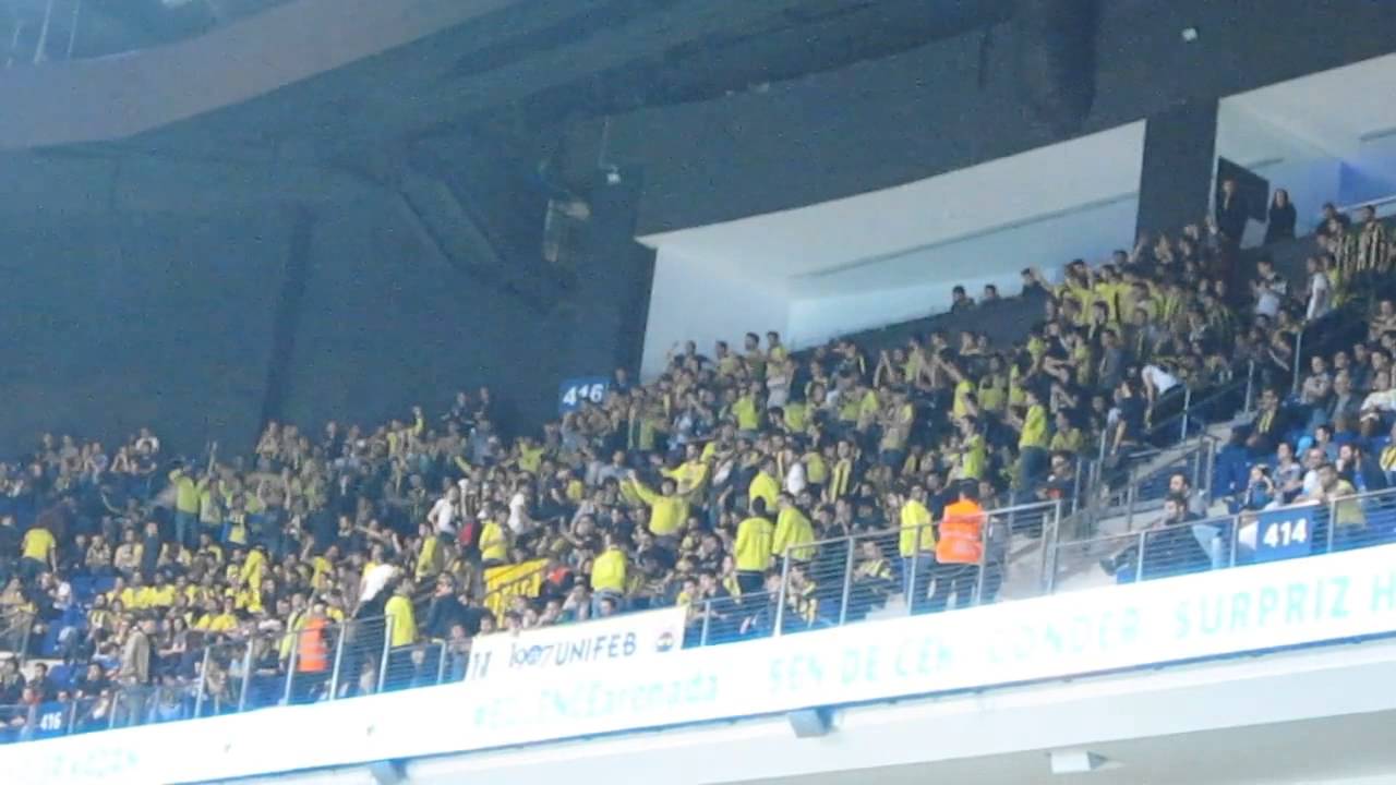 Unifeb maç öncesi Alex tezahüratı yaparken müzik sesi iyice açılır