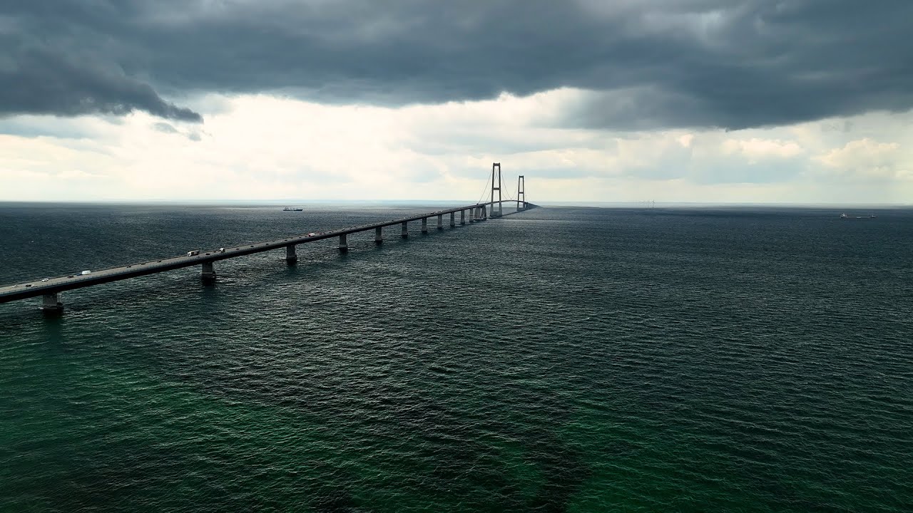 Old ferry harbour and Storeb&aelig;lt bridge (Denmmark) - Mavic 3