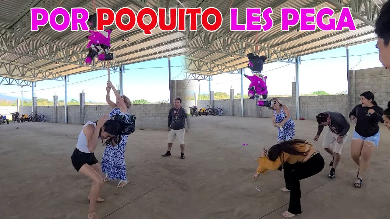 La madrina revienta la piñata y por poquito manda a dormir a mas de alguna con el palo😂