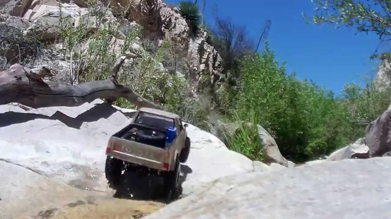 SCALE RC ROCK CRAWLING ''TRAIL STOMPER'' RC4WD Toyota Pick Up