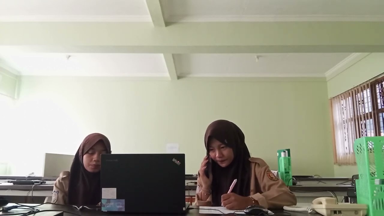 Tugas membuat vidio mengenai komunikasi telepon #smkbisa #smkalmanshuriyah #smkhebat 