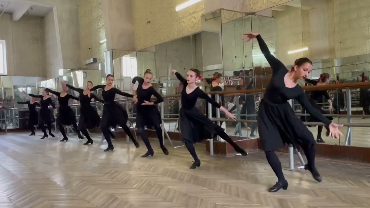 флік-фляк в характері циганського танцю