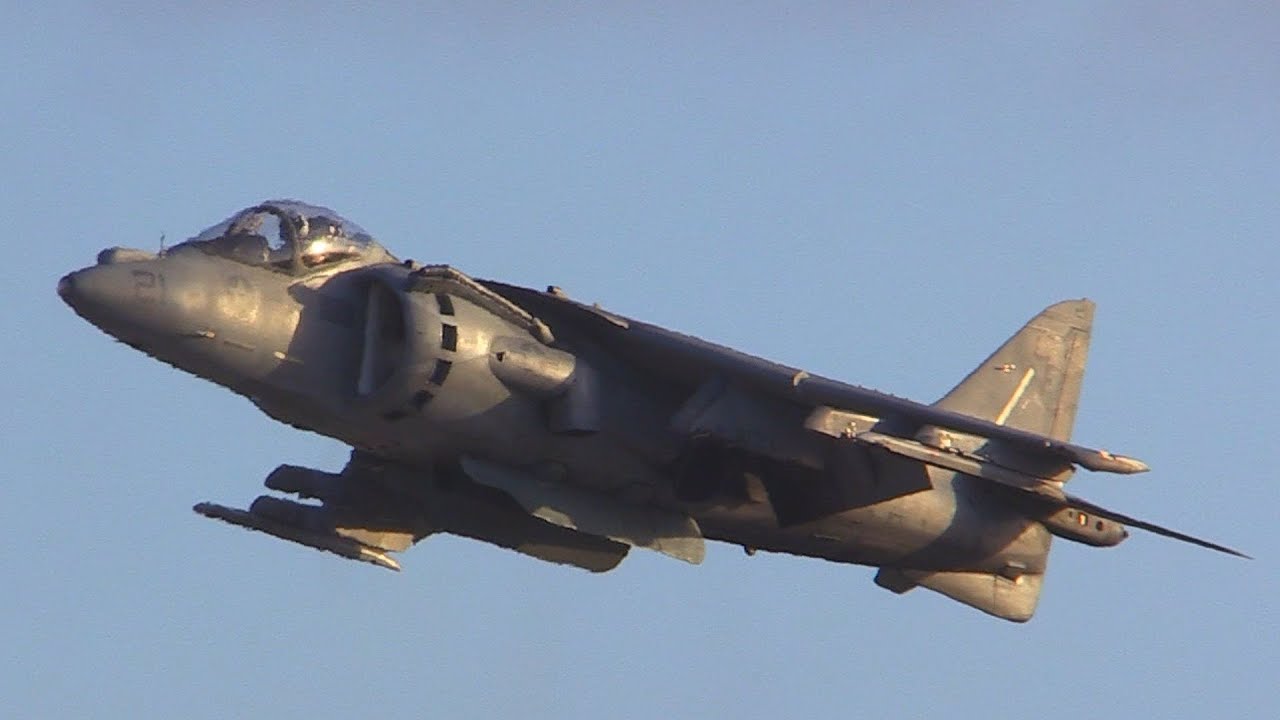 Демонстрация AV8B Harrier 2015 года