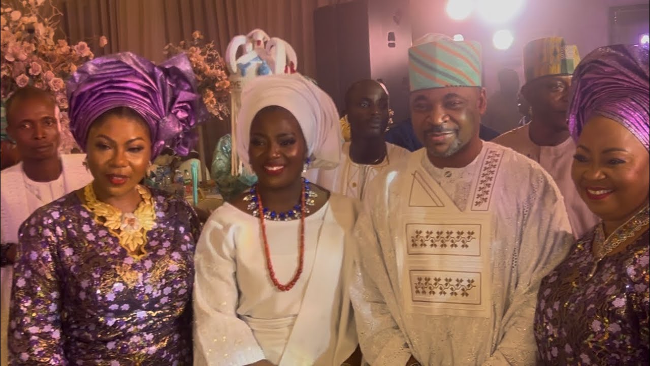 MOMENT MC OLUOMO PROSTRATE FOR OLORI ASHLEY AT SAIDAT IFEDOLAPO & SHERIFF OLAMIDE WEDDING 