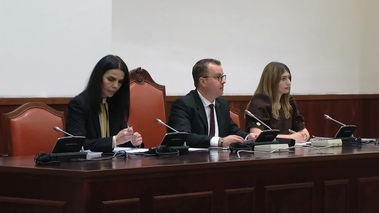 Опозицијата не дојде на расправа за реформски закон
