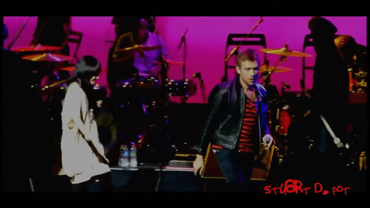 19-2000 Live- Gorillaz (With Miho Hatori)