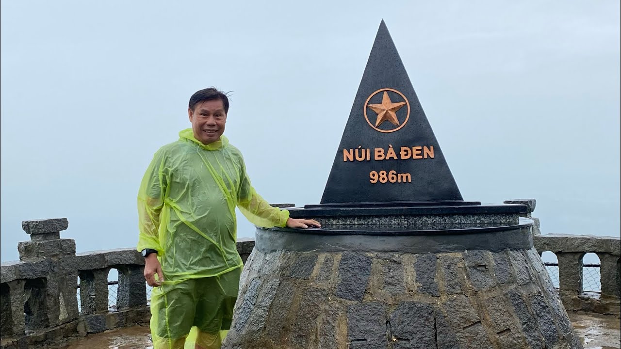 Trải nghiệm leo núi Bà Đen lên đỉnh theo đường cột điện