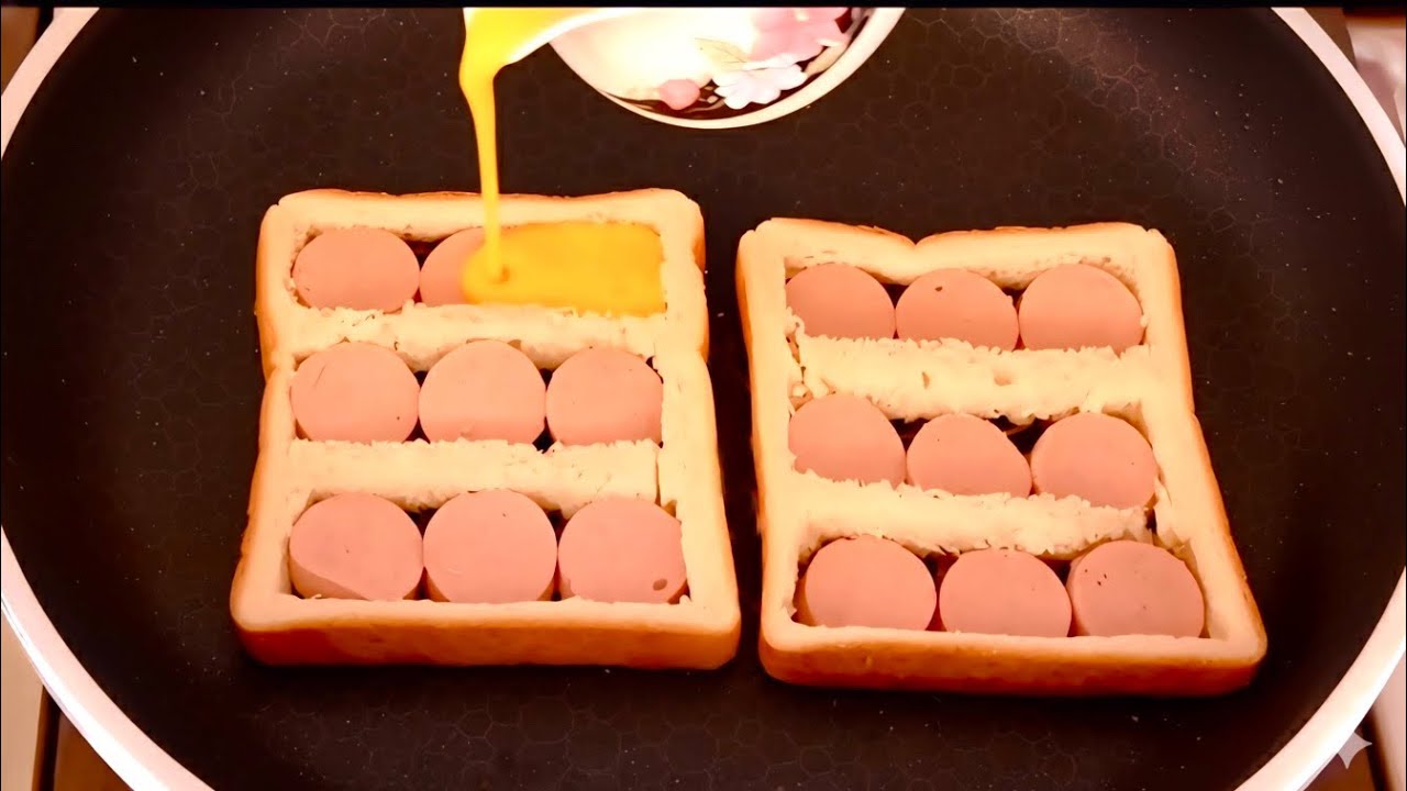 How to make a simple and luxurious breakfast with hot dogs and toast?