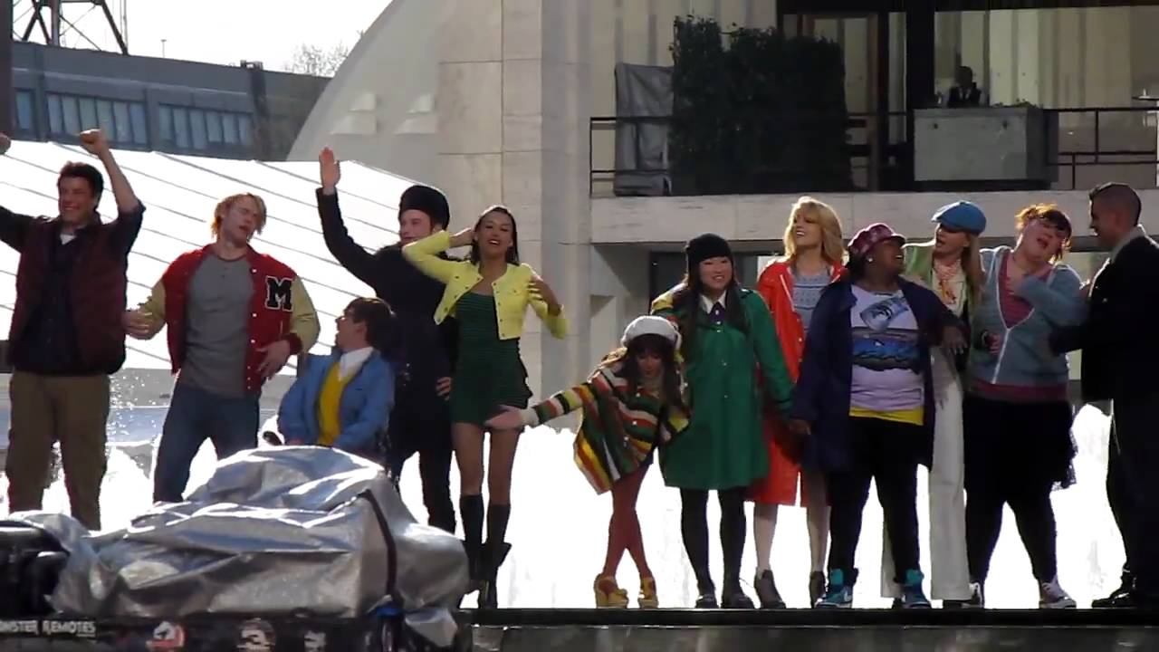 [HD] GLEE - Filming in New York City - Lincoln Center Fountain