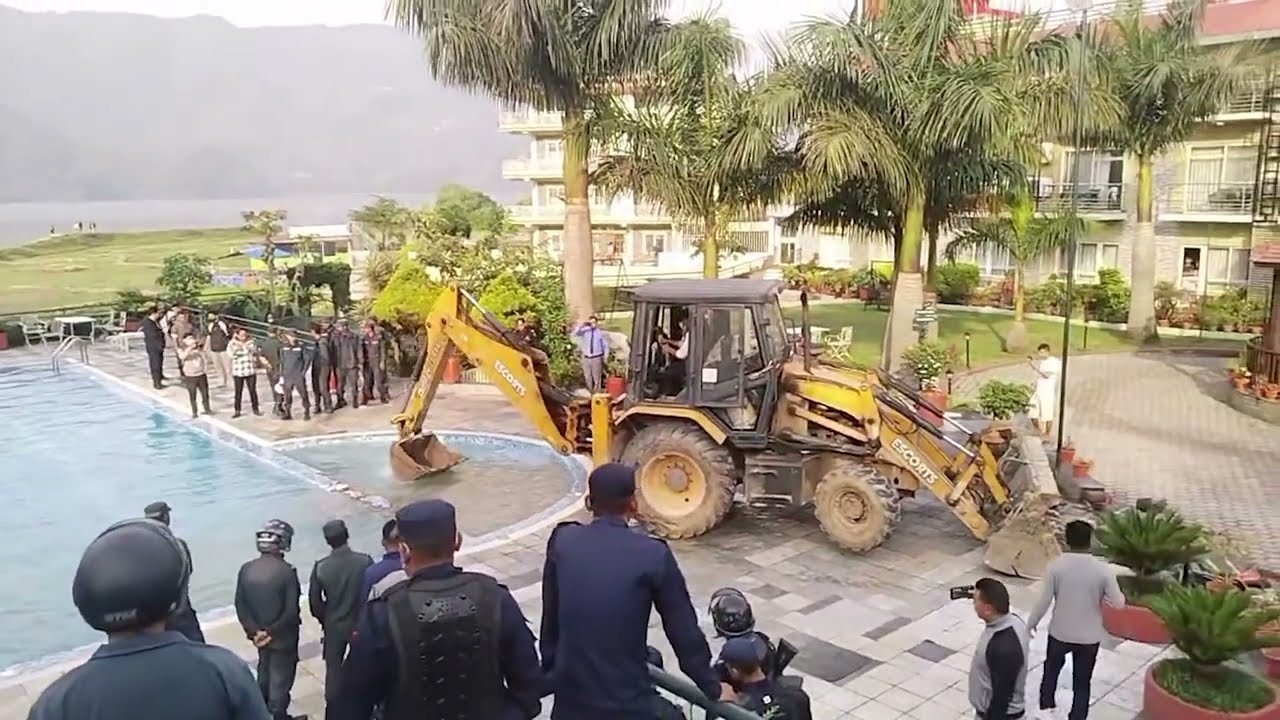 बालेन र सुदनको निर्देशनमा फेवाताल मिचेको संरचनामा लाग्यो डोजर || Balen || Sudan Gurung || Fewatal