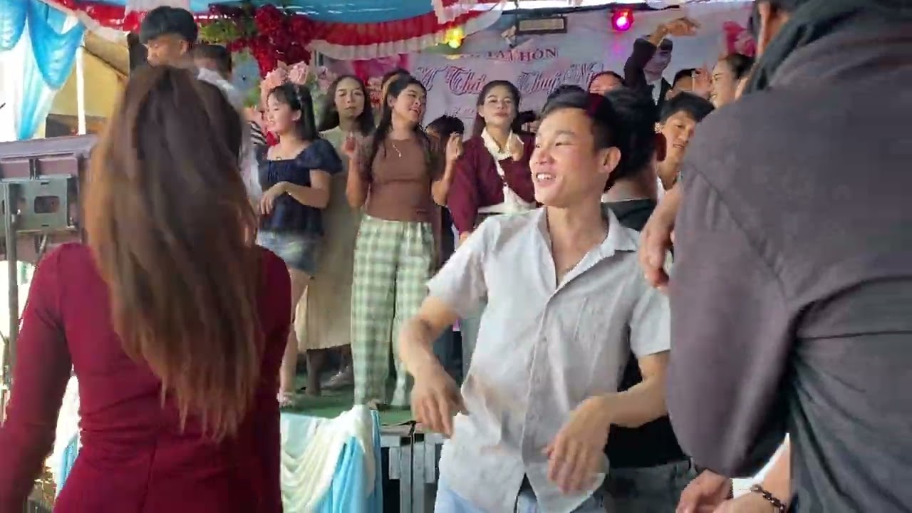 dành cả thanh xuân chỉ đi đám cưới 😂