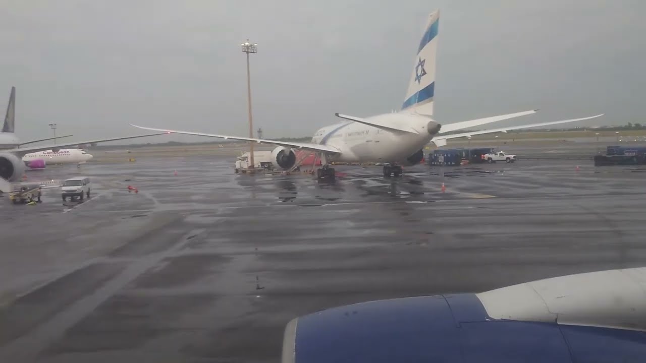 Takeoff and Landing - Delta B767-300 from Berlin to New York