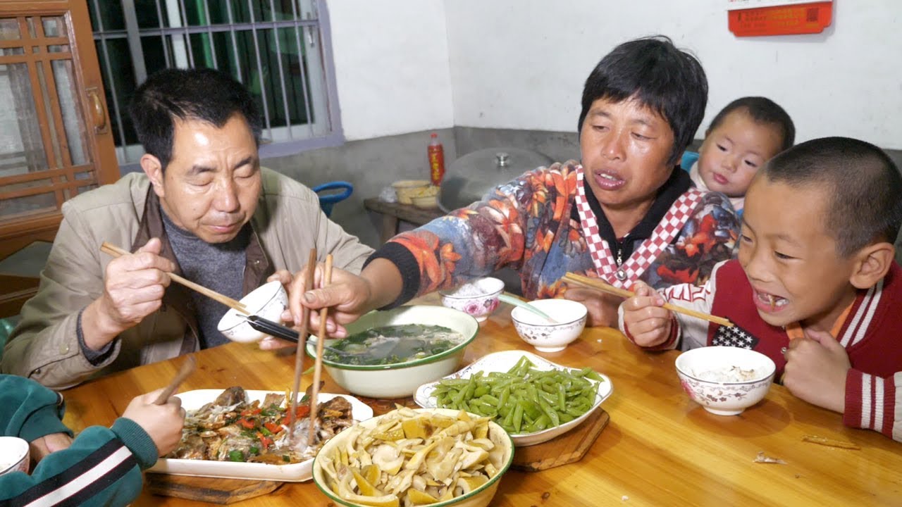 小姑帶回來的魚，農村媳婦忘了叫什麽，大鍋壹煮，相當美味