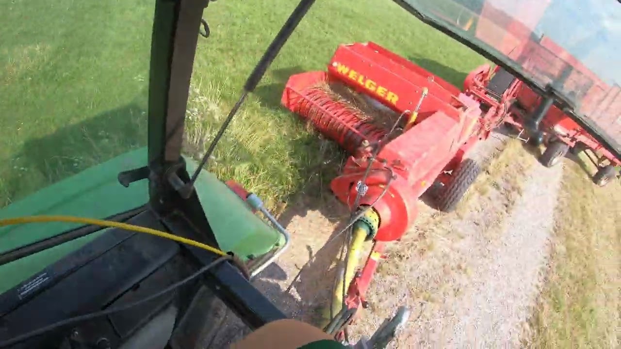 Welger ap 42 mit Schleuder Heu pressen
