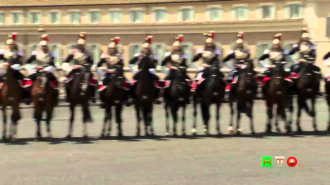 Piazza del Quirinale - Cambio della Guardia d'Onore del Reggimento Corazzieri - www. HTO.tv