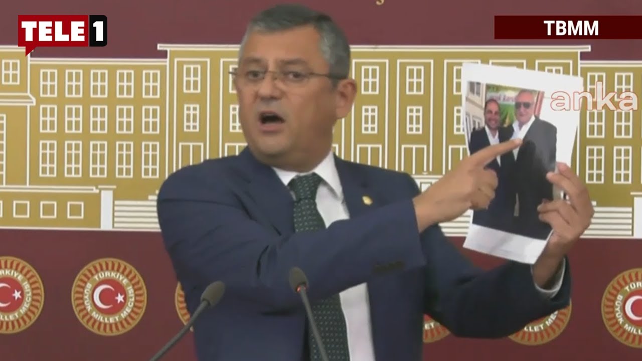 Özgür Özel, Meclis'te Ali Uçak'ın Mehmet Ağar ve Korkut Eken'le olan fotoğraflarını gösterdi