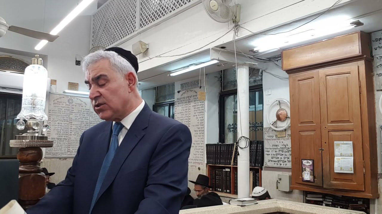 משה חבושה מגילת אסתר בבית כנסת בית אהרון לעדת הבבלים ירושלים