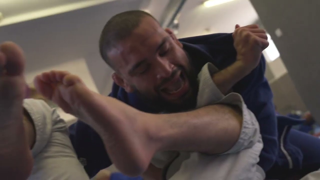 Full Round: Reda Mebtouche Chases The Back For Five Minutes