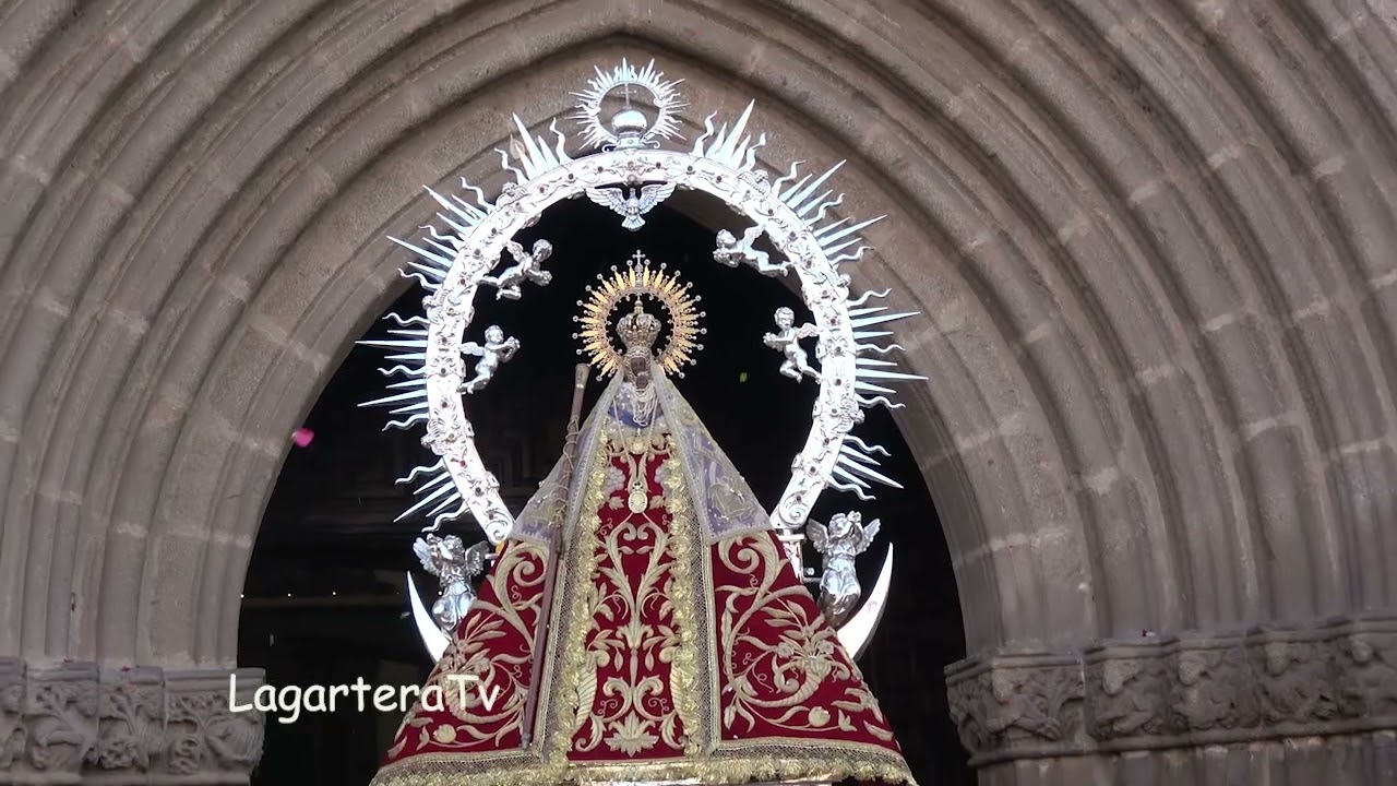 La VIRGEN de PRADO de TALAVERA sale de la COLEGIAL en Procesión