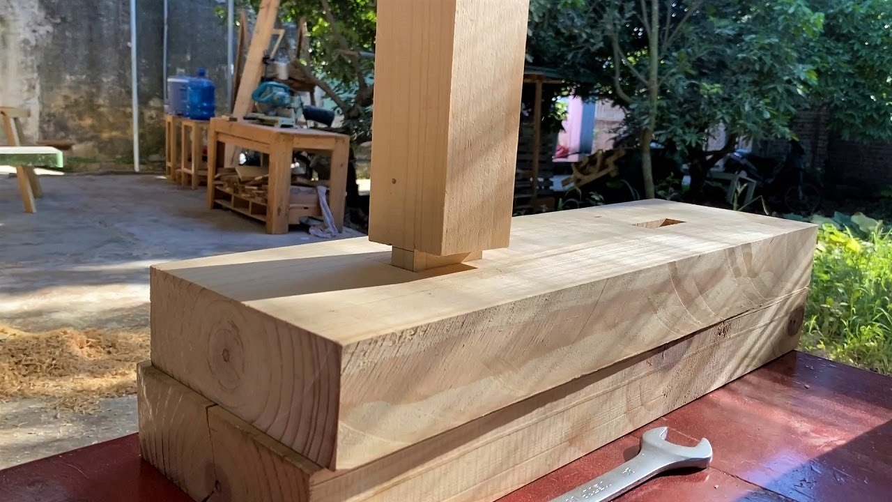 How Turns Waste Wood Into Sturdy & Beautiful Dining Table // The Perfect Wood Recycling Project Ever