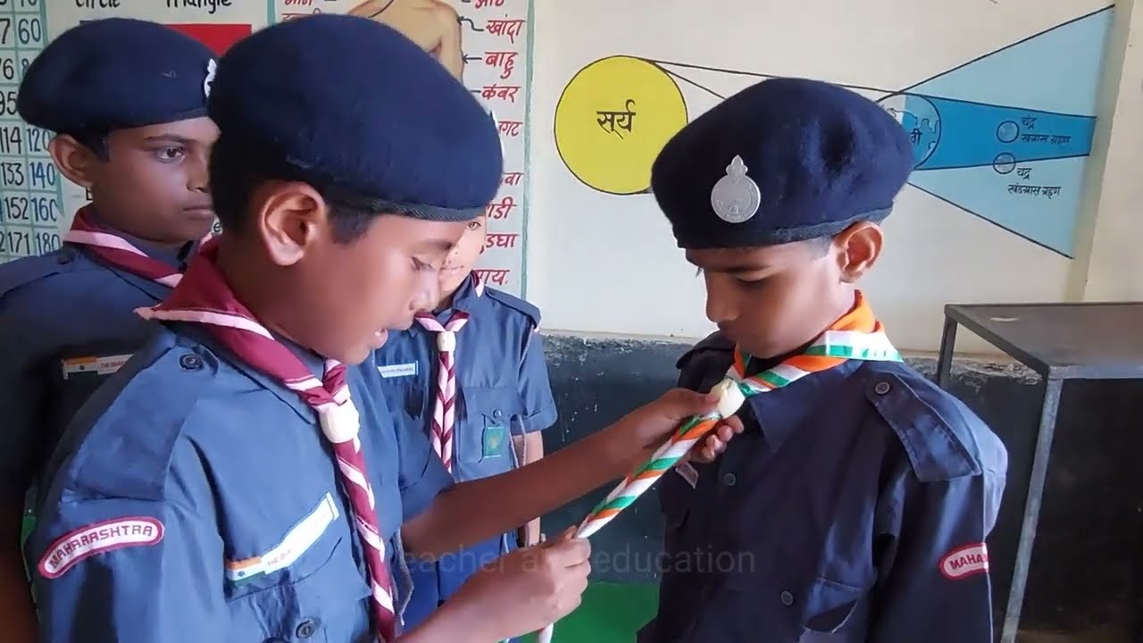 how to ware scout scarf