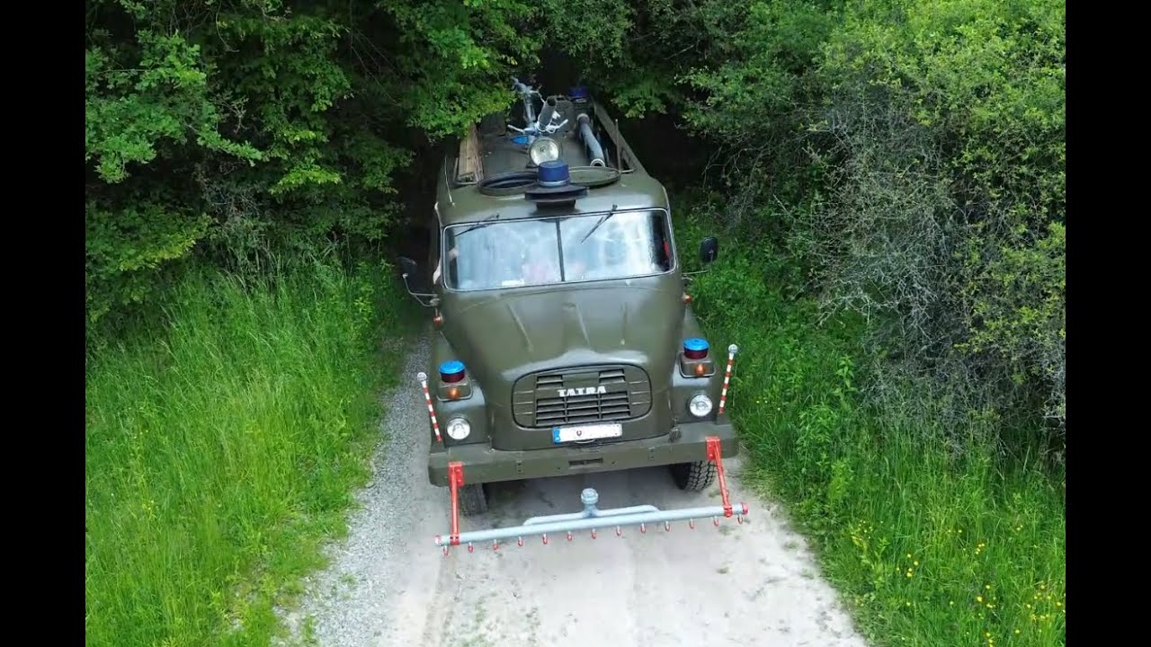 Tatra 148 - CAS 32 a UAZ 469