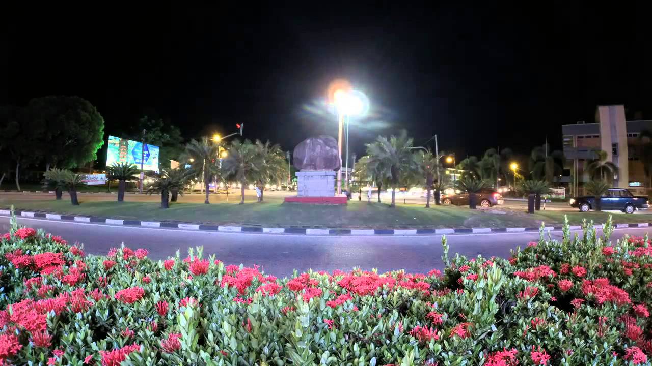 A Time-lapse Cloudless Sunrise, Sunset & Traffic in 50 seconds.