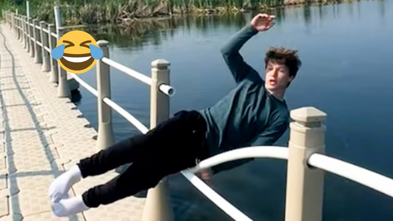 Las Mejores Ca&iacute;das Graciosas del 2026 😂 Video de Risa Extremo #23