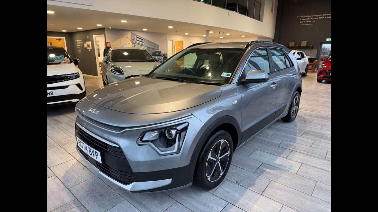 2025 74 Kia Niro 1.6h GDi 2 DCT Euro 6 (s/s) 5dr Review. for sale at Thame Cars