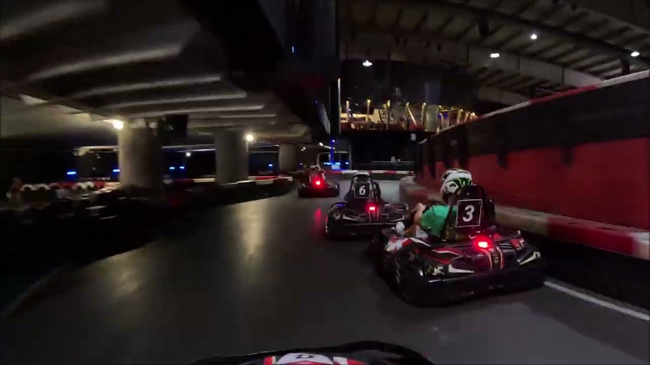Indoor karting Barcelona con salvajismos y miedo en pista