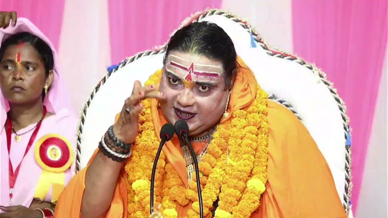 धनवानो का मन है जग मैं निर्धन का कोई मन नहीं कथा के अंतिम दिवस में सफाई कर्मियों का सम्मान किया गया 