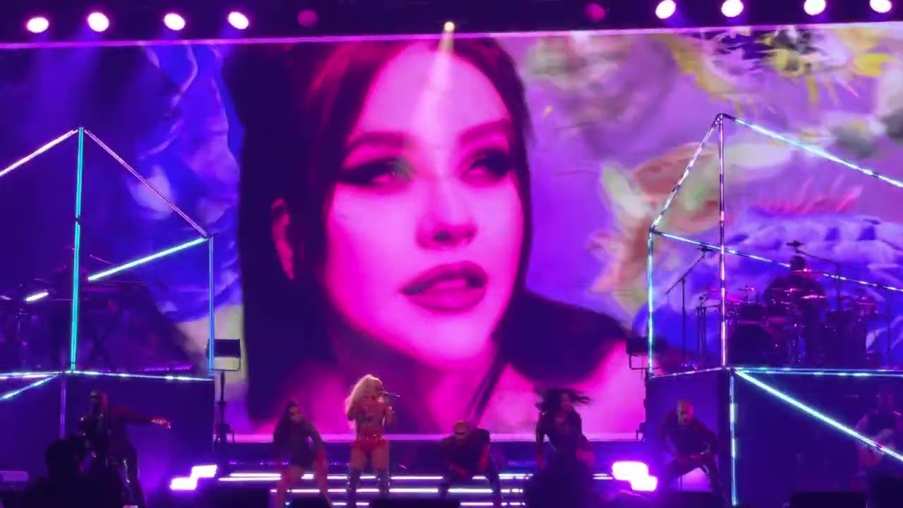 Christina Aguilera - Su&eacute;ltame London 05/08/22