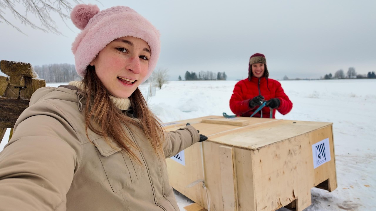 -20°C, занесено снегом, нет доступа… Поэтому мы смастерили санки и дотащили их домой!