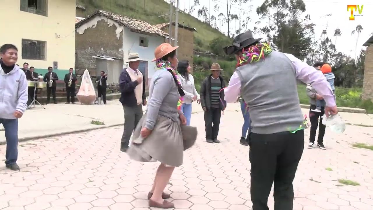 Así se baila el Huiaylash macho en las fiestas de carnavales