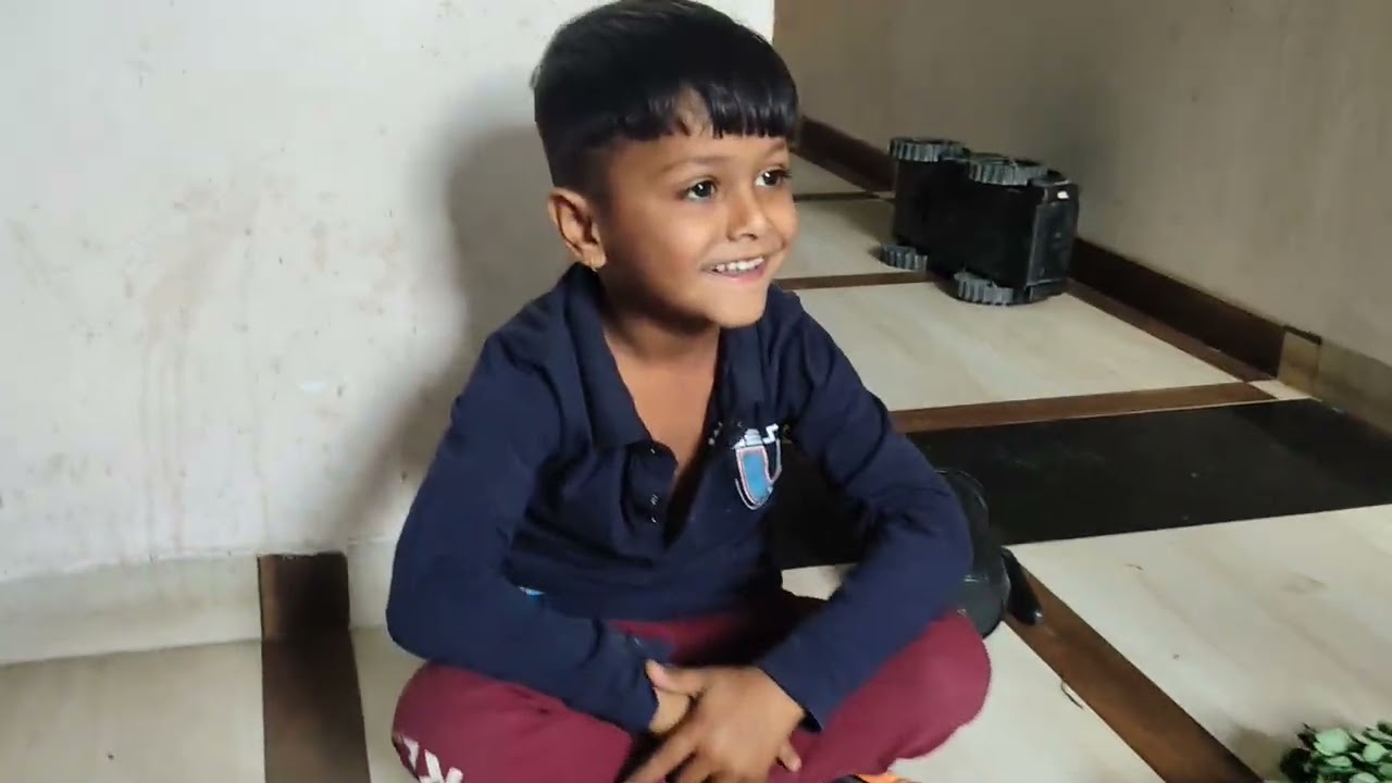 आलोक ने मांडलं भाजीपाल्याचे दुकान बजार खूप महाग होता