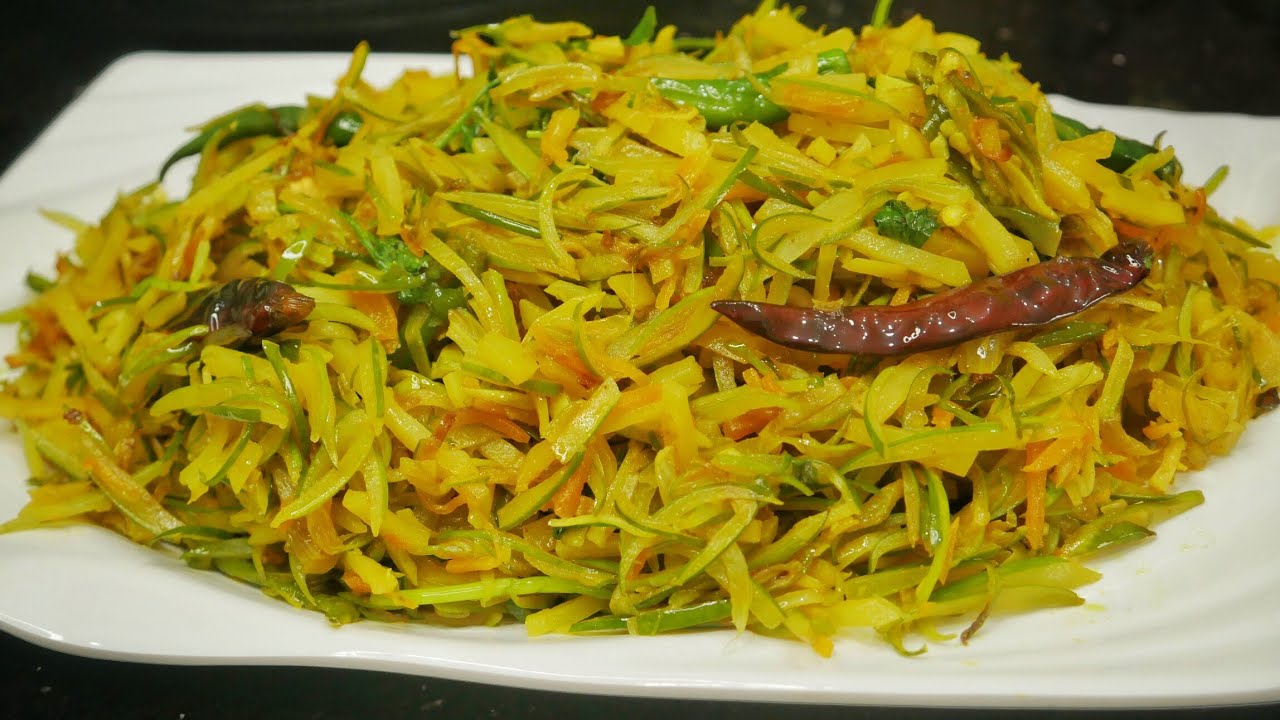লাউ এর খোসা আলু গাজরের রেসিপি। Lau Er Khosha Bhaja or Bottle Gourd Peel Stir Fry