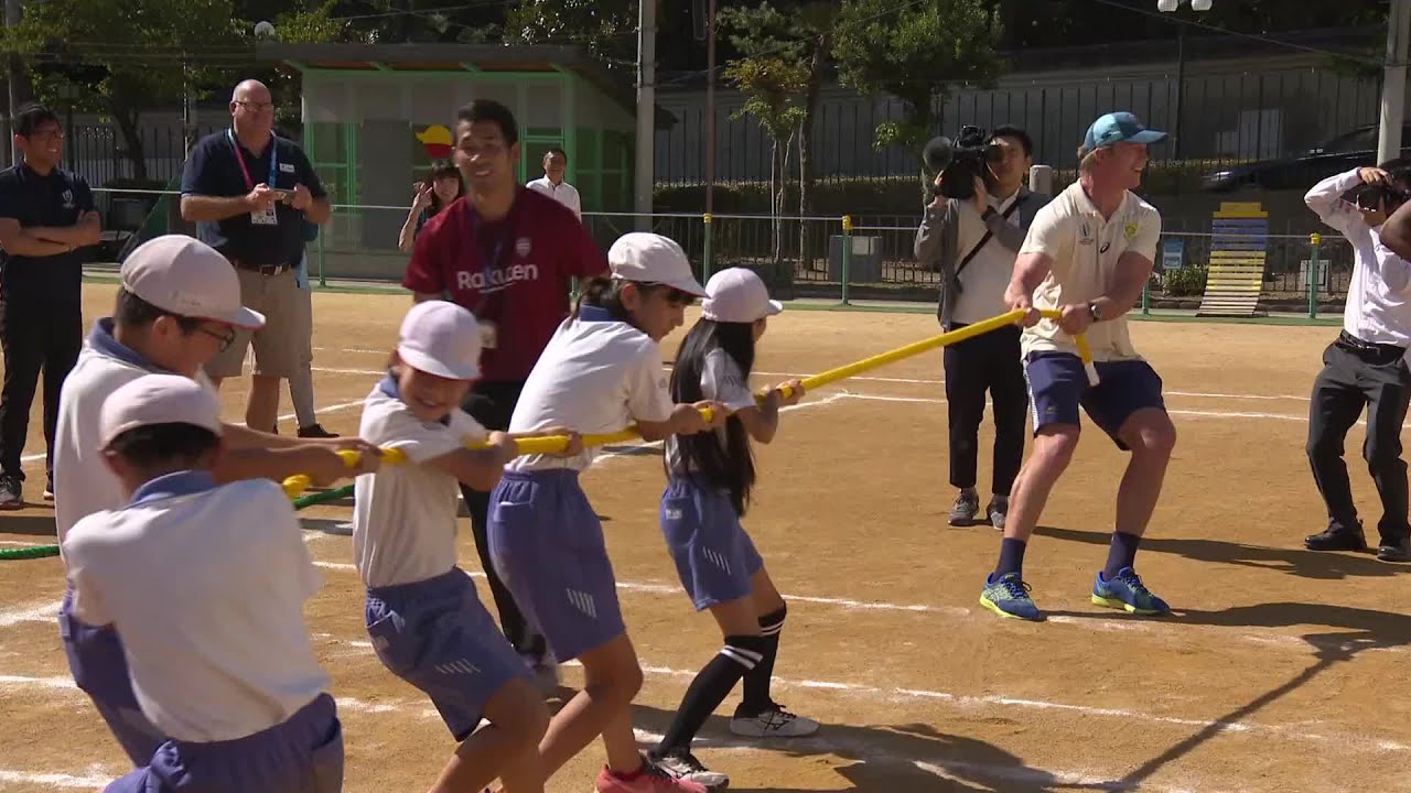 日本の子供たちが南アフリカ代表と綱引き対決【ラグビーワールドカップ】